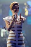 th_13702_Rihanna_2009_American_Music_Awards_Perfomance_98_122_1044lo.jpg
