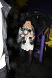 th_91883_celeb-city.eu_Christina_Aguilera_out_and_about_in_Beverly_Hills_056_123_1169lo.JPG