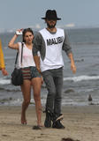 th_69911_Preppie_Jared_Leto_hanging_out_on_the_beach_in_Malibu_18_122_175lo.jpg
