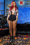 th_29676_RihannaatGoodMorningAmericainNYC17.11.2010_66_122_482lo.JPG