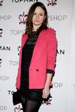 th_03445_Emily_Mortimer_2009-03-31_-_opening_of_the_new_TOPSHOP_TOPMAN_Flagship_store_8116_122_51lo.jpg
