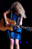http://img165.imagevenue.com/loc580/th_32687_Taylor_swift_performs_her_Fearless_Tour_at_Tiger_Stadium_040_122_580lo.jpg