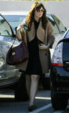 http://img165.imagevenue.com/loc636/th_68019_celeb-city.eu_Mandy_Moore_out_and_about_in_West_Hollywood_10.12.2007_22_122_636lo.jpg