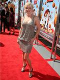 th_86364_Celebutopia-Anna_Faris-Cloudy_With_A_Chance_Of_Meatballs_premiere_in_Los_Angeles-07_122_681lo.jpg