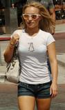 th_32274_Hayden_Panettiere_Gets_a_Parking_Ticket_in_West_Hollywood_8-16-07_23_122_782lo.jpg