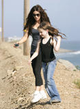th_17804_Celebutopia-Kate_Beckinsale_takes_daughter_for_a_horse_ride_in_Malibu-08_122_803lo.jpg