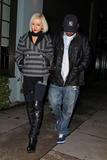 Christina Aguilera ( Кристина Агелера) Th_28850_Preppie_-_Christina_Aguilera_joins_friends_for_dinner_at_Mozza_in_L.A._-_Jan._22_2010_633_122_804lo