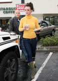 th_73727_celebrity-paradise.com-The_Elder-Britney_Spears_2010-01-26_-_Starbucks_and_Gets_Fancy_Nails_Done_070_122_823lo.jpg