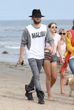 th_70087_Preppie_Jared_Leto_hanging_out_on_the_beach_in_Malibu_69_122_83lo.jpg