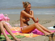 Topless beach girls-a4eaiaa1yw.jpg