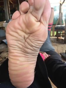 Mature Wife Feet-x4m3a8hw4v.jpg